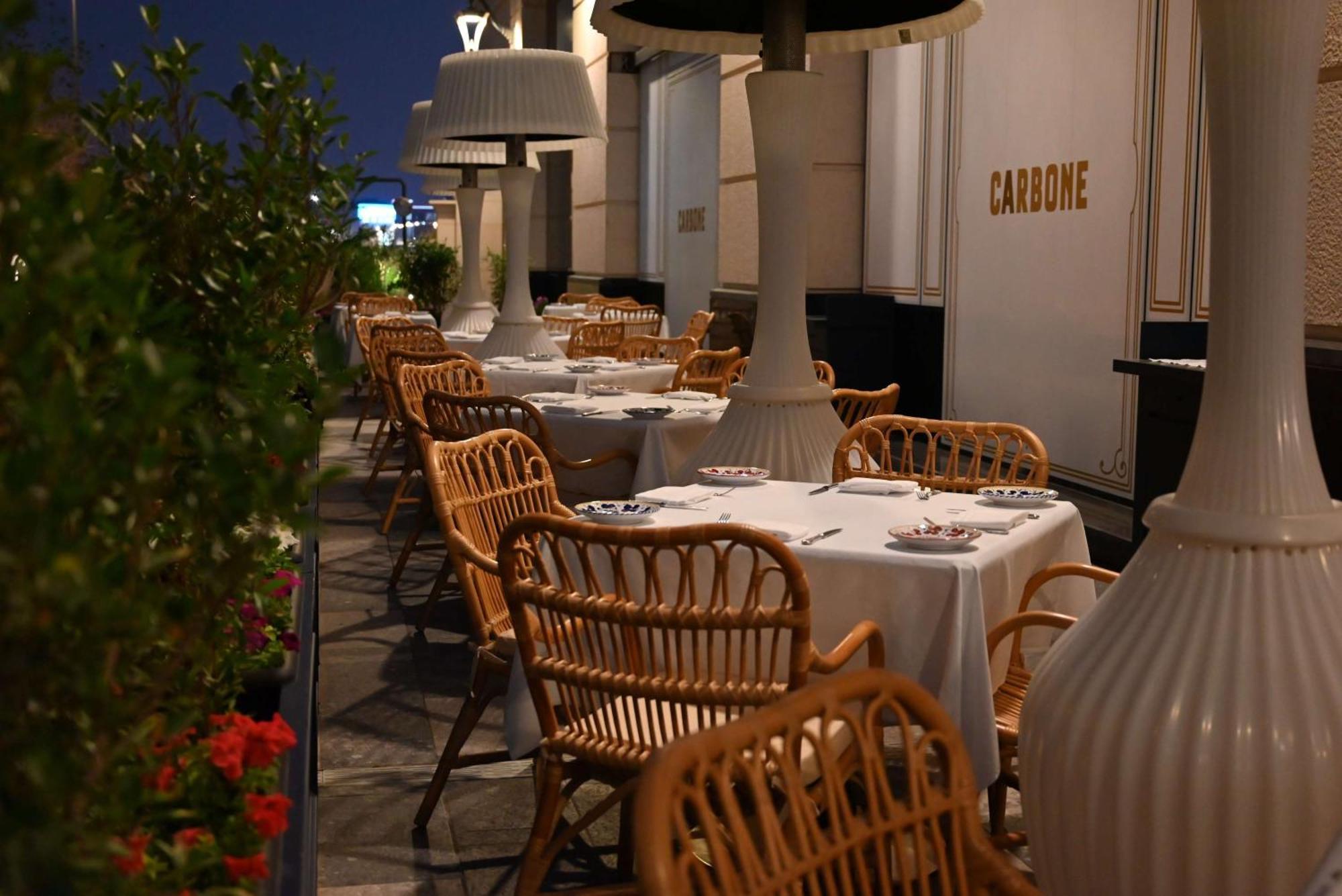 Mansard Riyadh, A Radisson Collection Hotel מראה חיצוני תמונה The restaurant's terrace