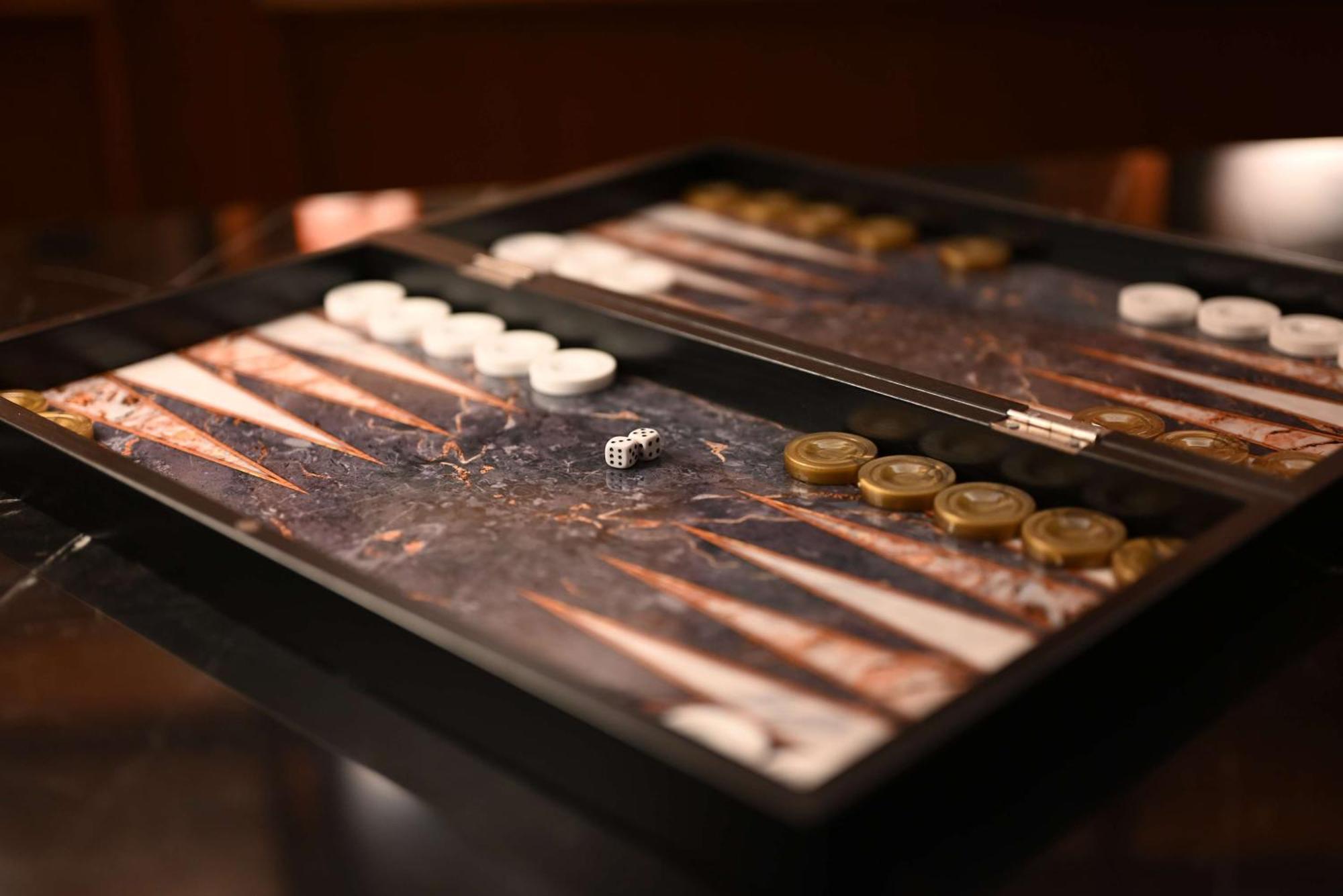 Mansard Riyadh, A Radisson Collection Hotel מראה חיצוני תמונה A backgammon board