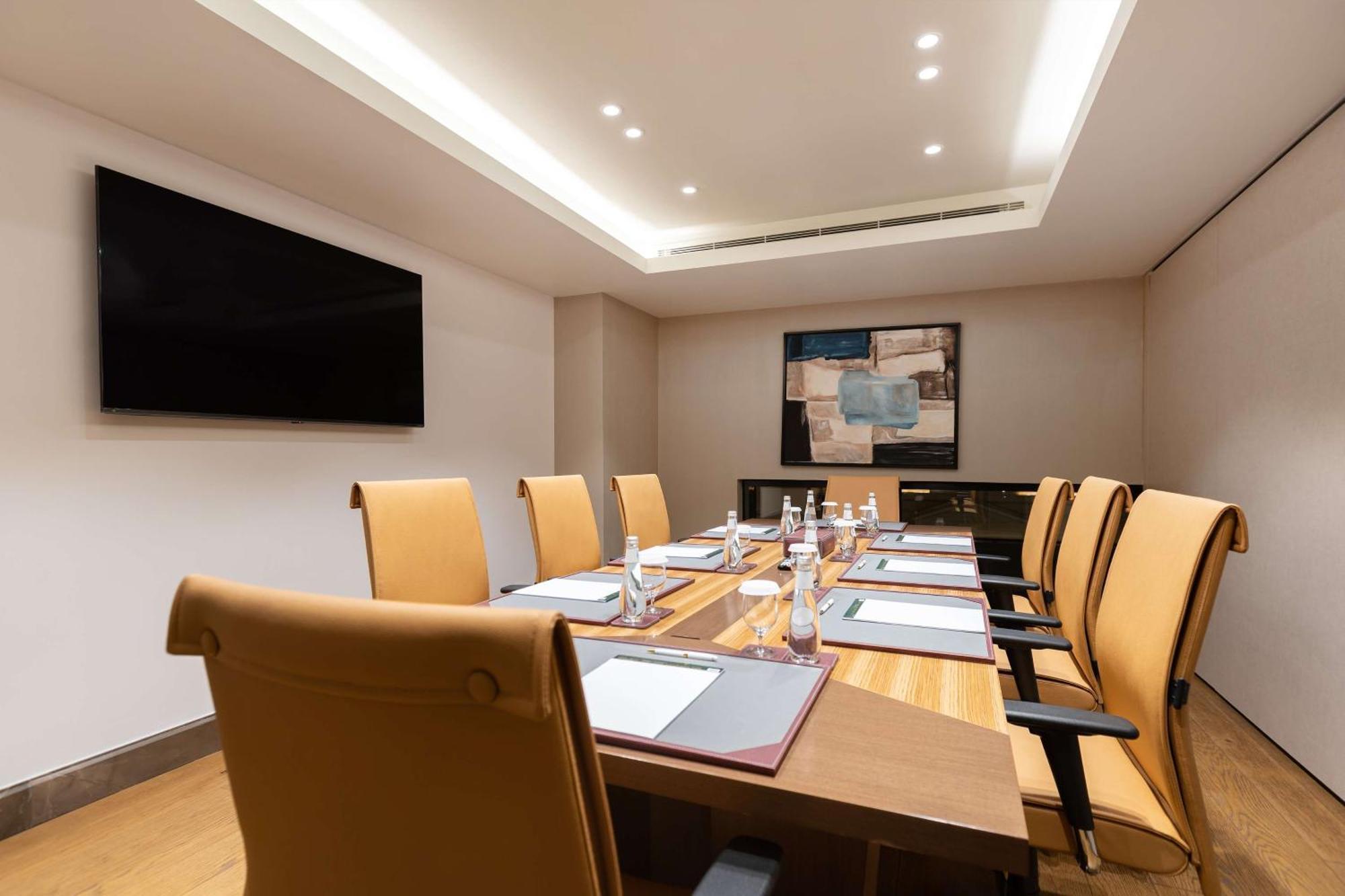 Mansard Riyadh, A Radisson Collection Hotel מראה חיצוני תמונה Meeting room at the hotel