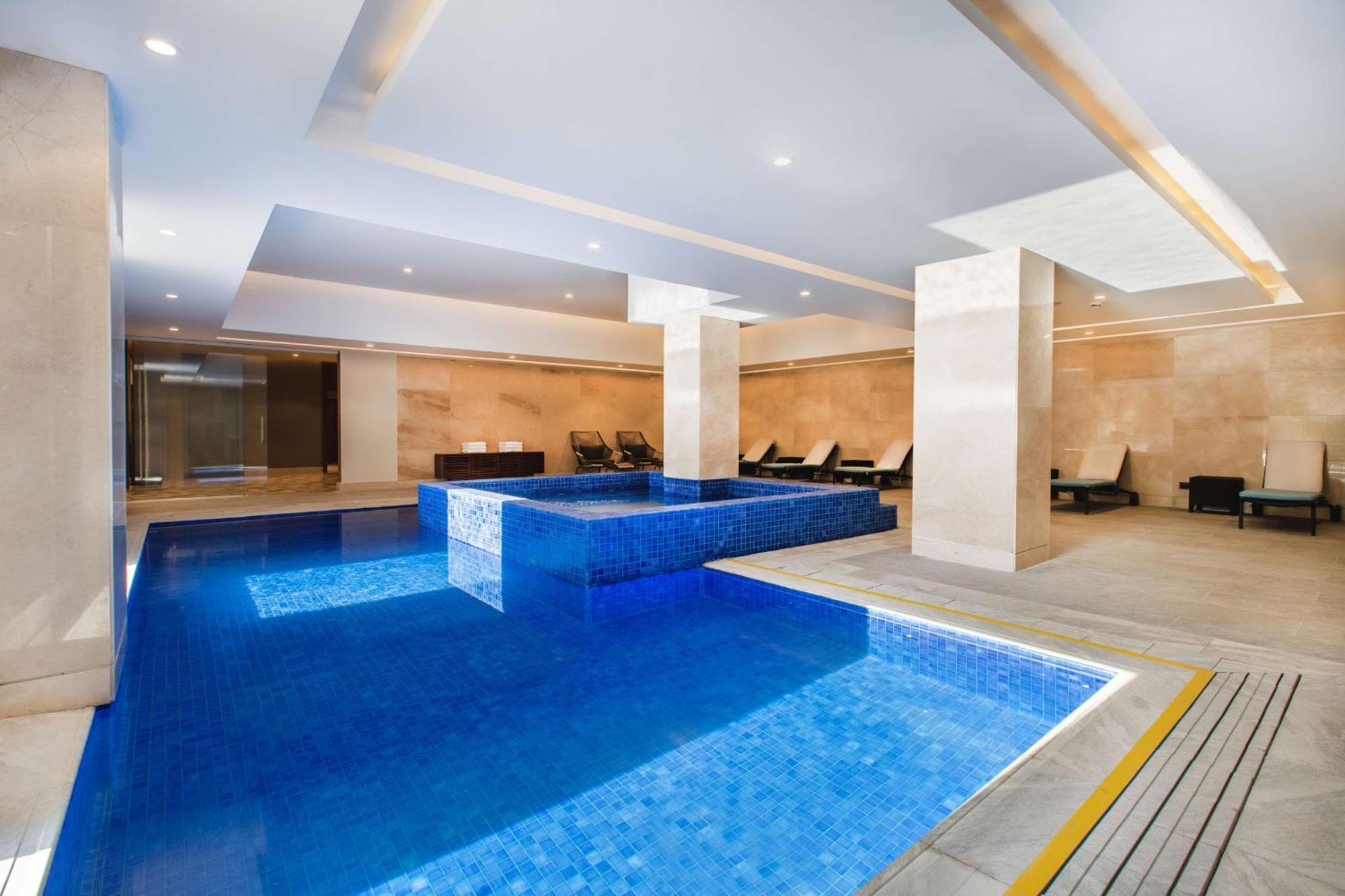 Mansard Riyadh, A Radisson Collection Hotel מראה חיצוני תמונה Indoor pool