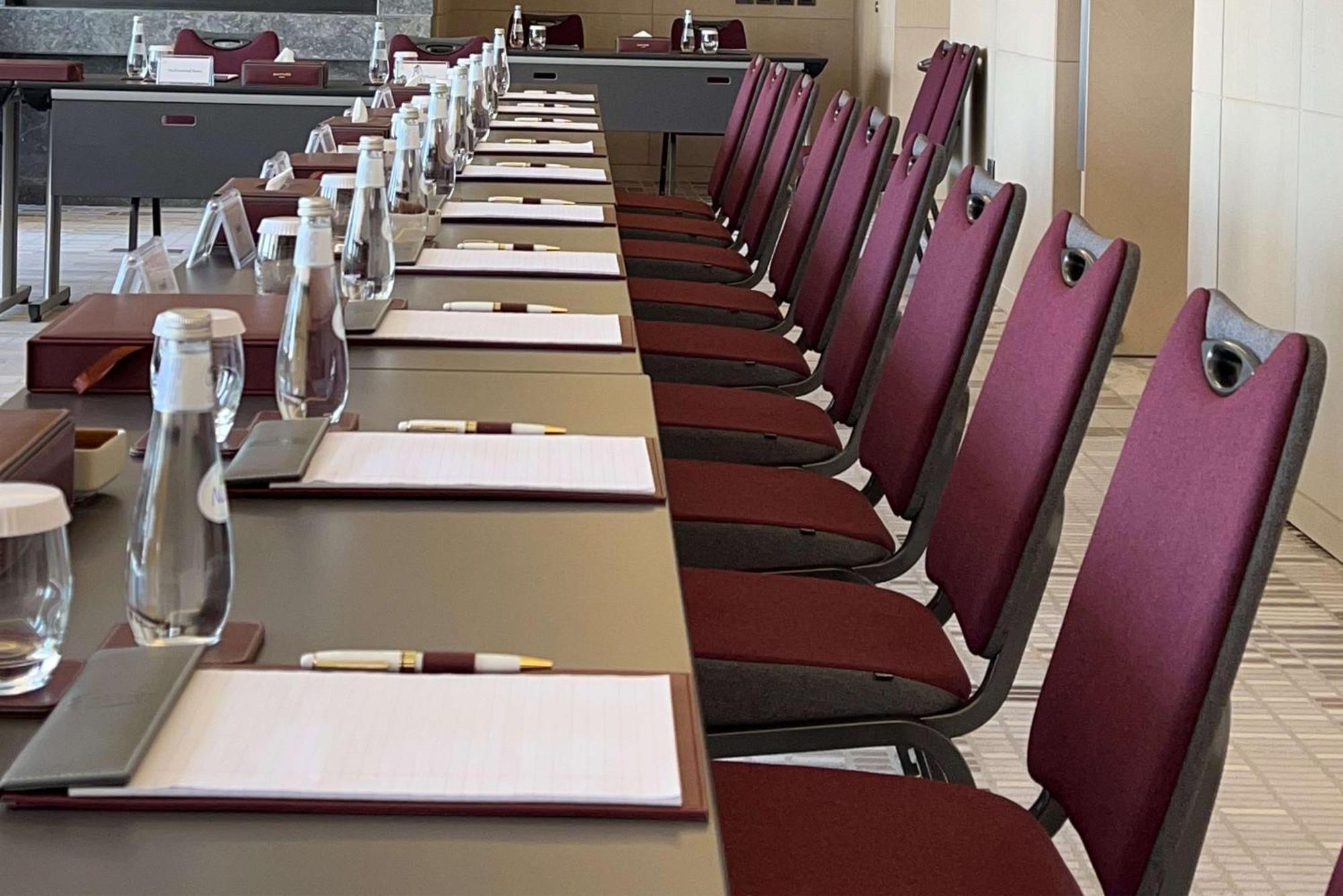 Mansard Riyadh, A Radisson Collection Hotel מראה חיצוני תמונה A meeting room